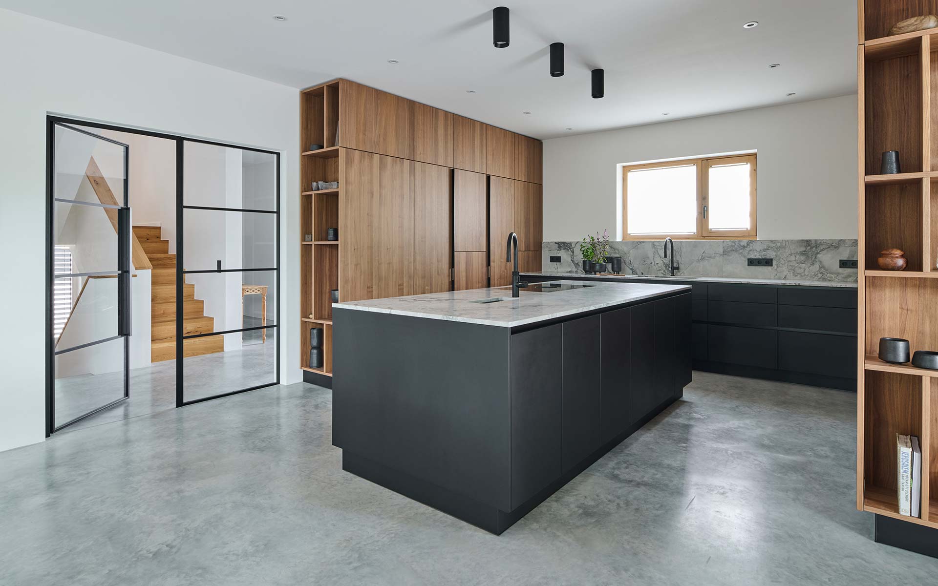 24_Zan-rosenheim-kueche-werkhaus-Nussbaum-Quarzit_20246842